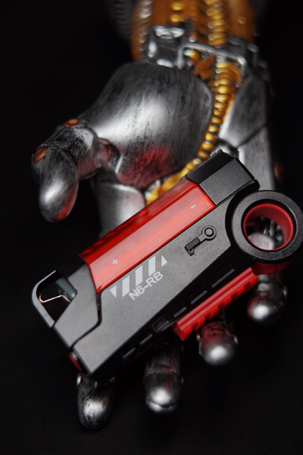 N6-RB held by mecha figure